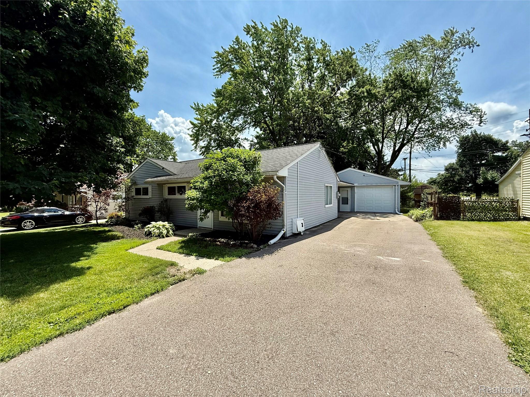 2526 Genes Drive