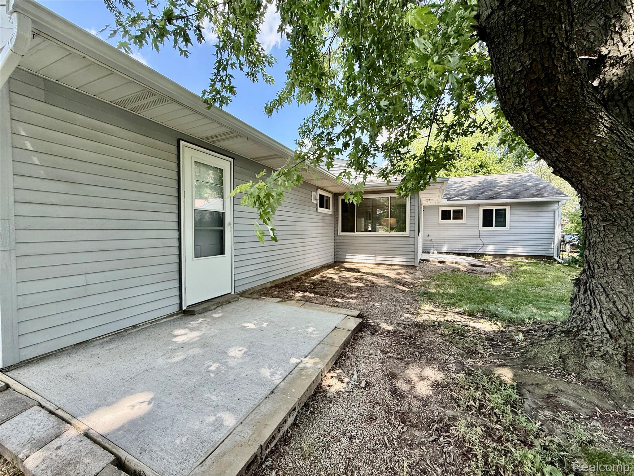 2526 Genes Drive