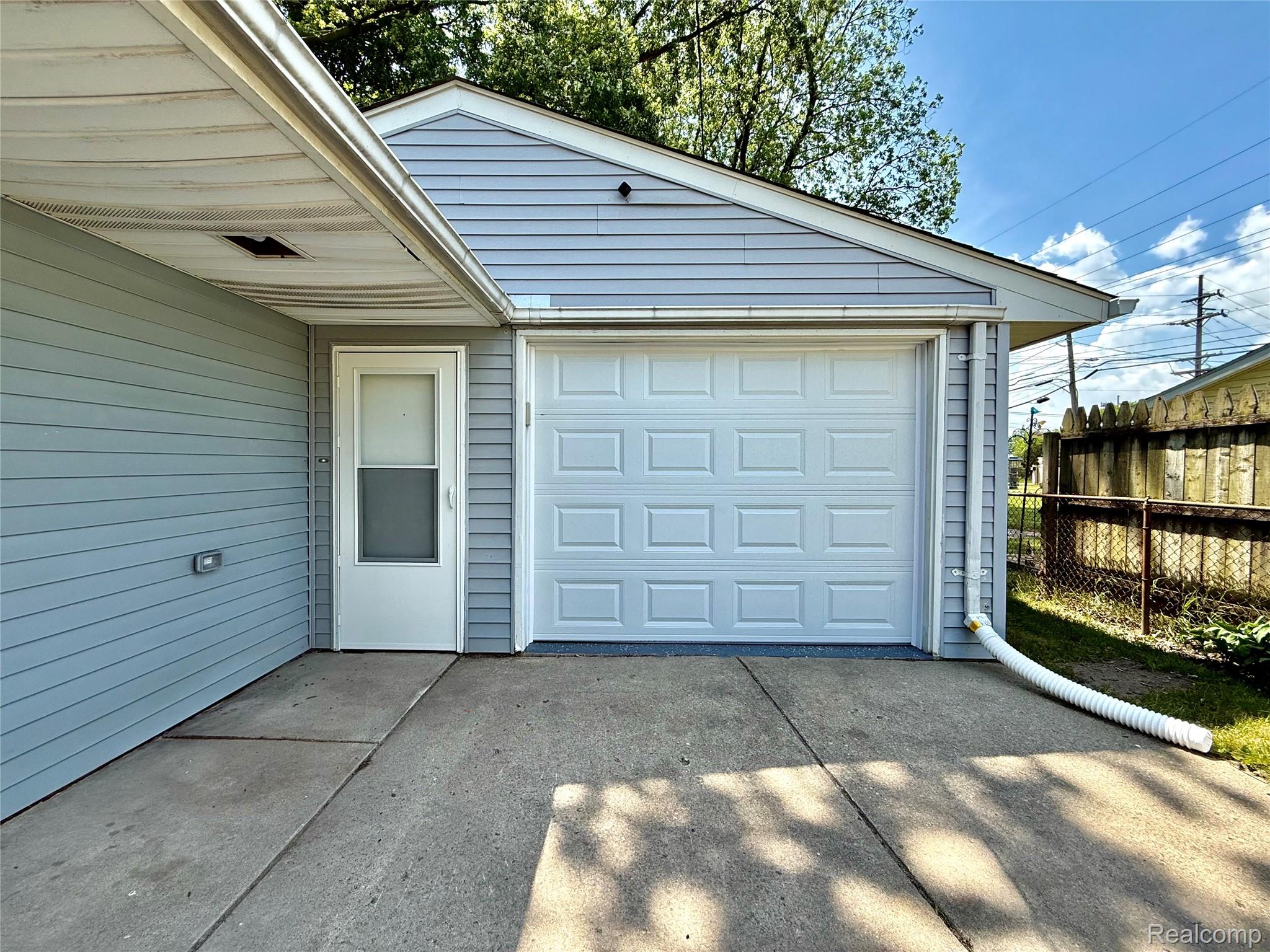 2526 Genes Drive