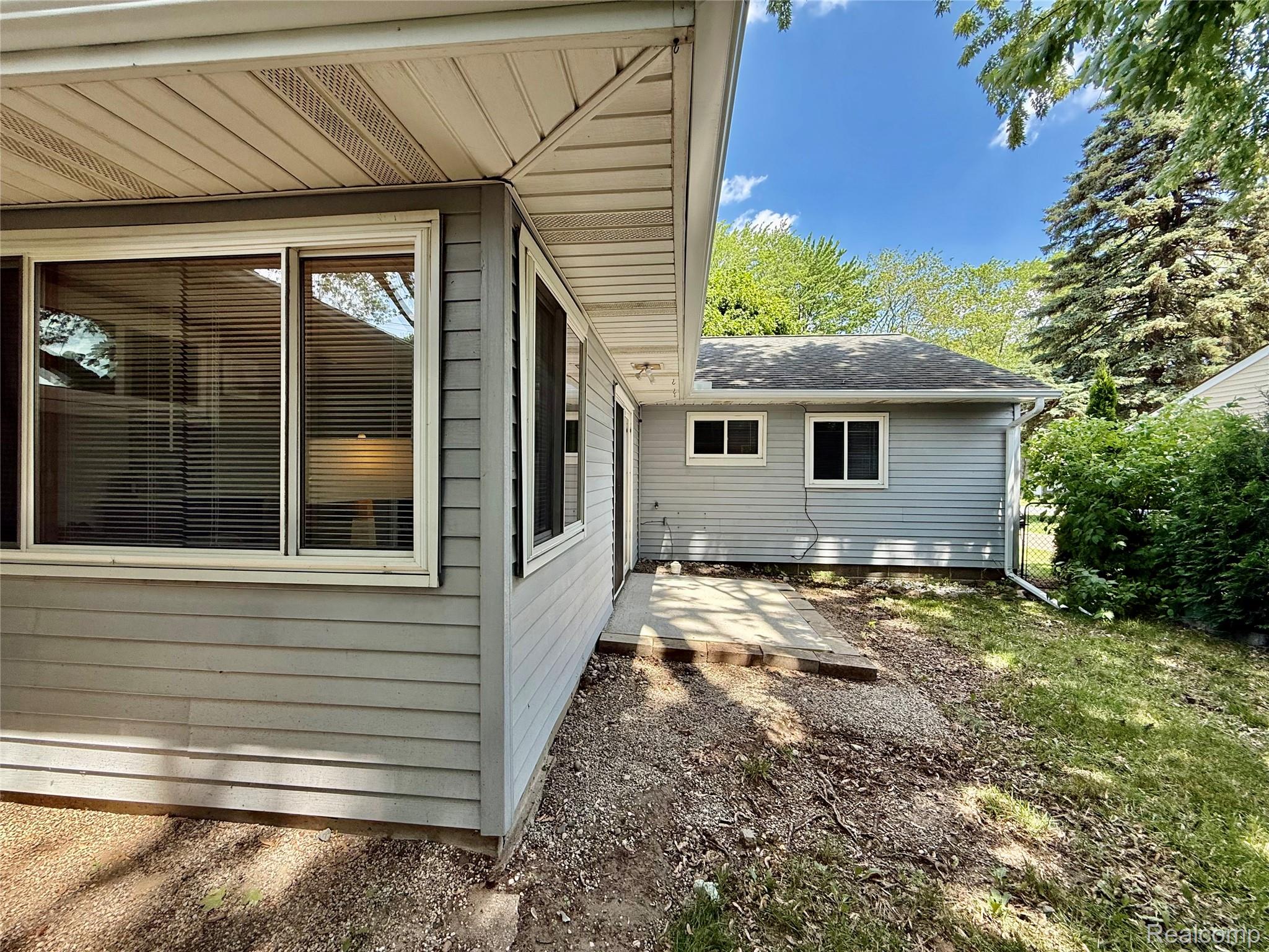 2526 Genes Drive