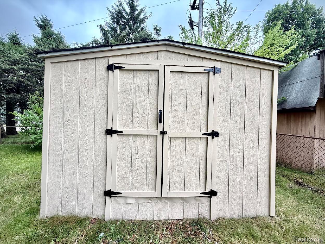 2526 Genes Drive