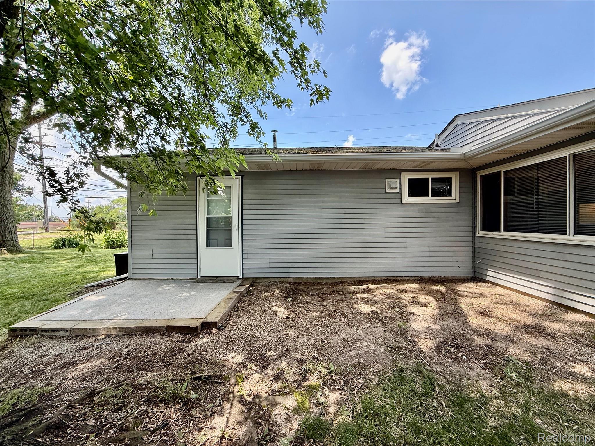 2526 Genes Drive
