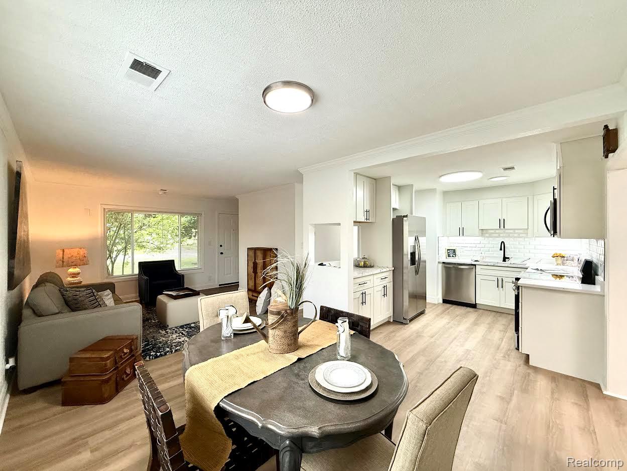 2526 Genes Drive