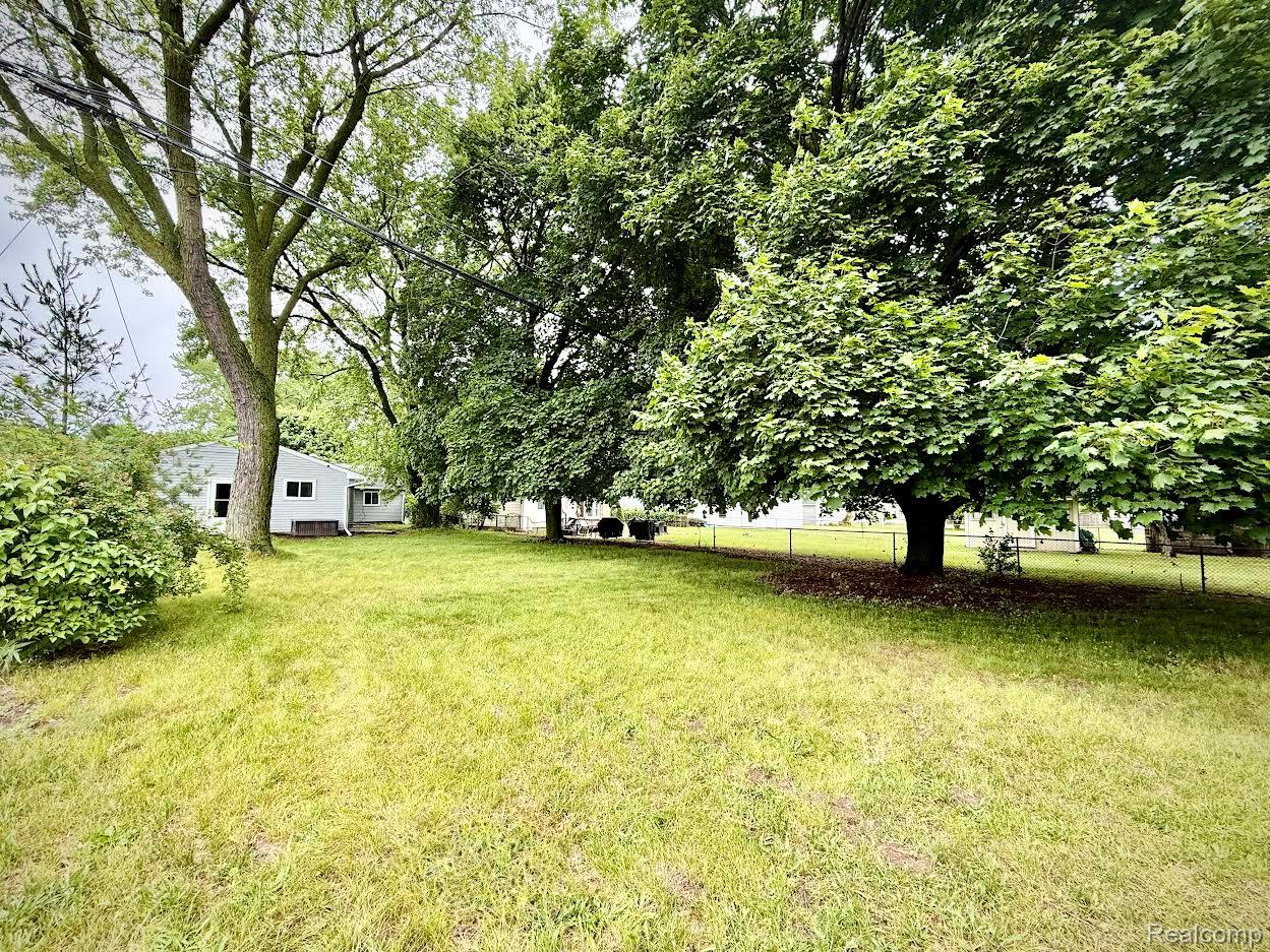 2526 Genes Drive