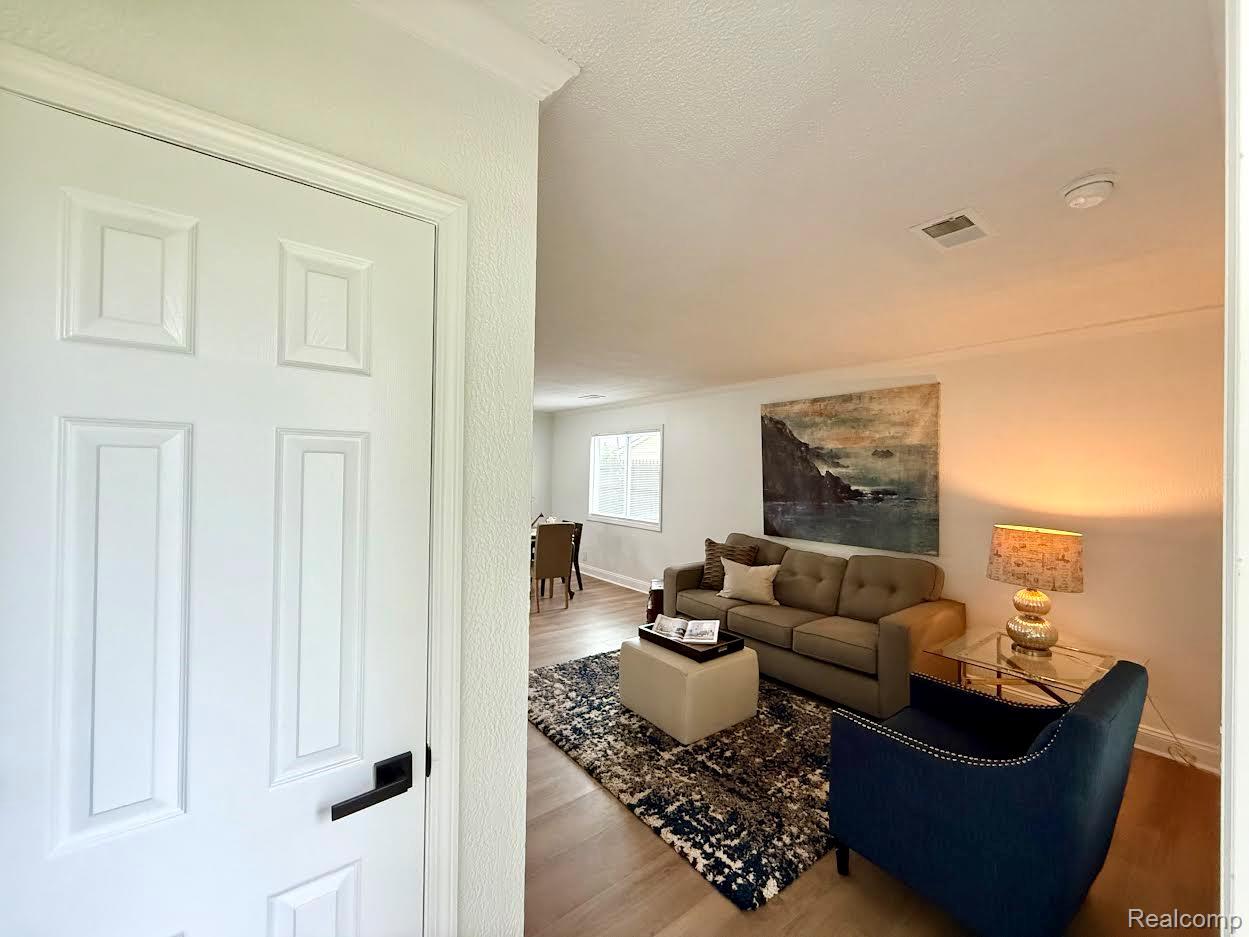 2526 Genes Drive