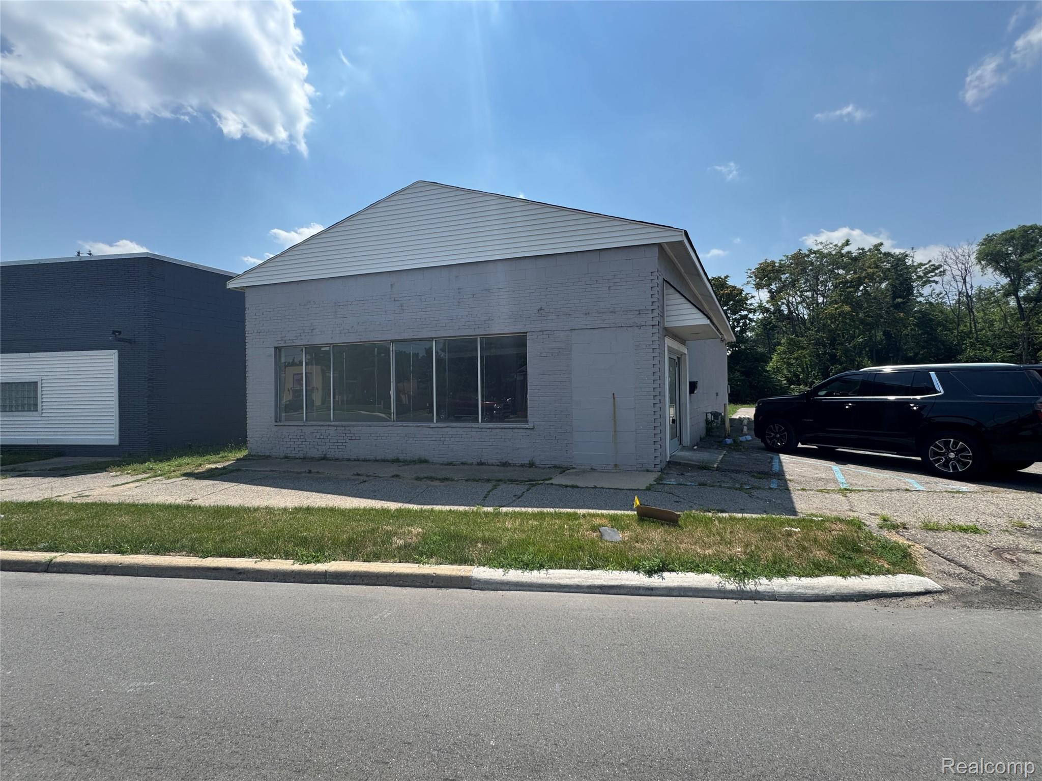 1900 N WAYNE Road