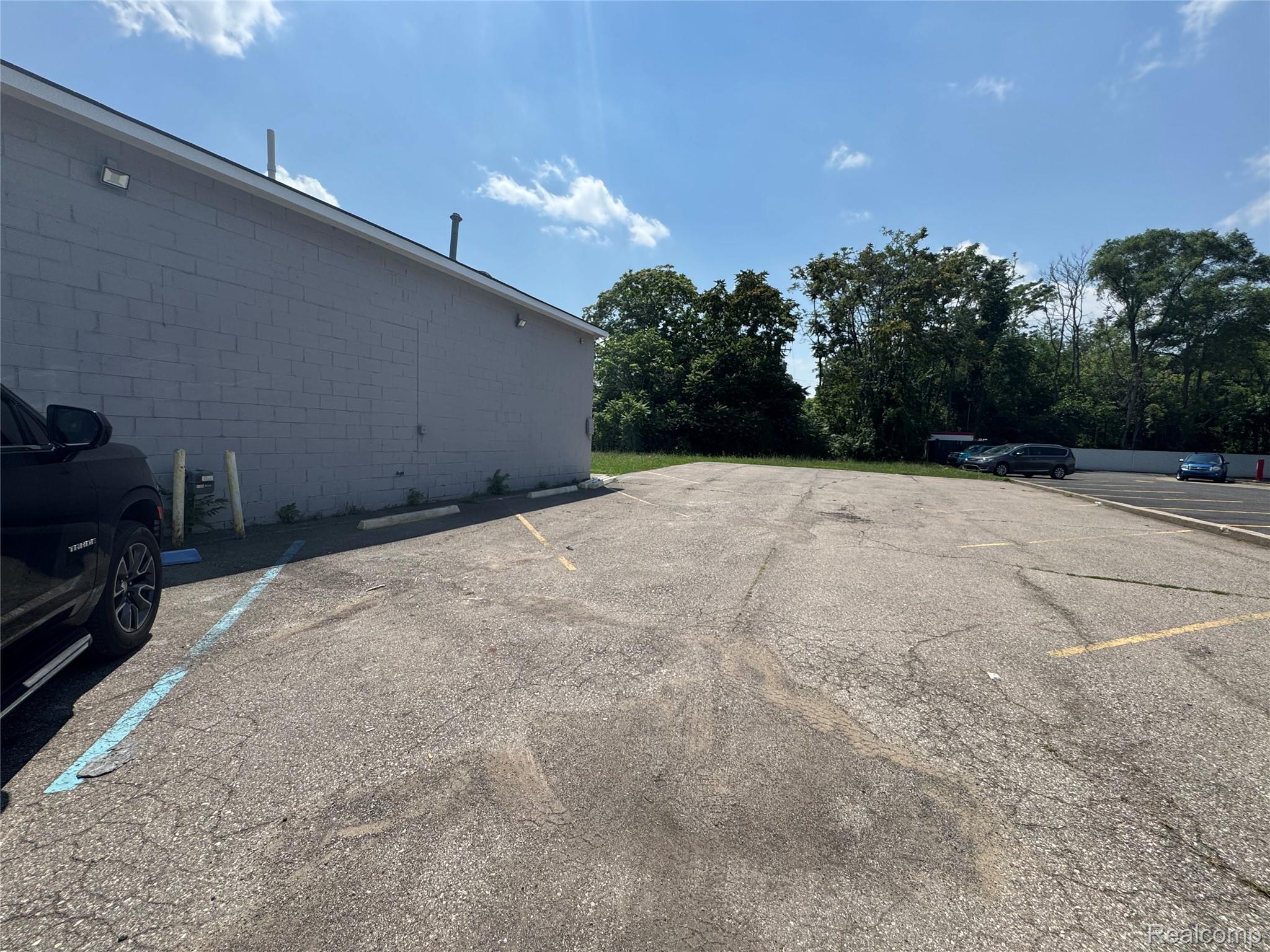 1900 N WAYNE Road