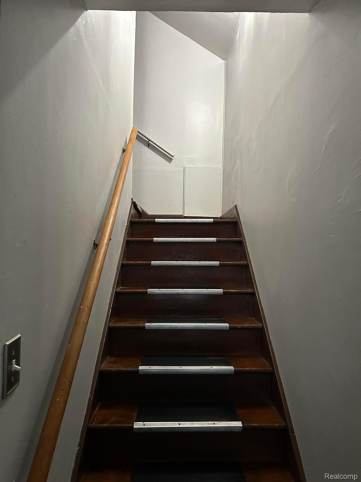 27135 DARTMOUTH Street 4