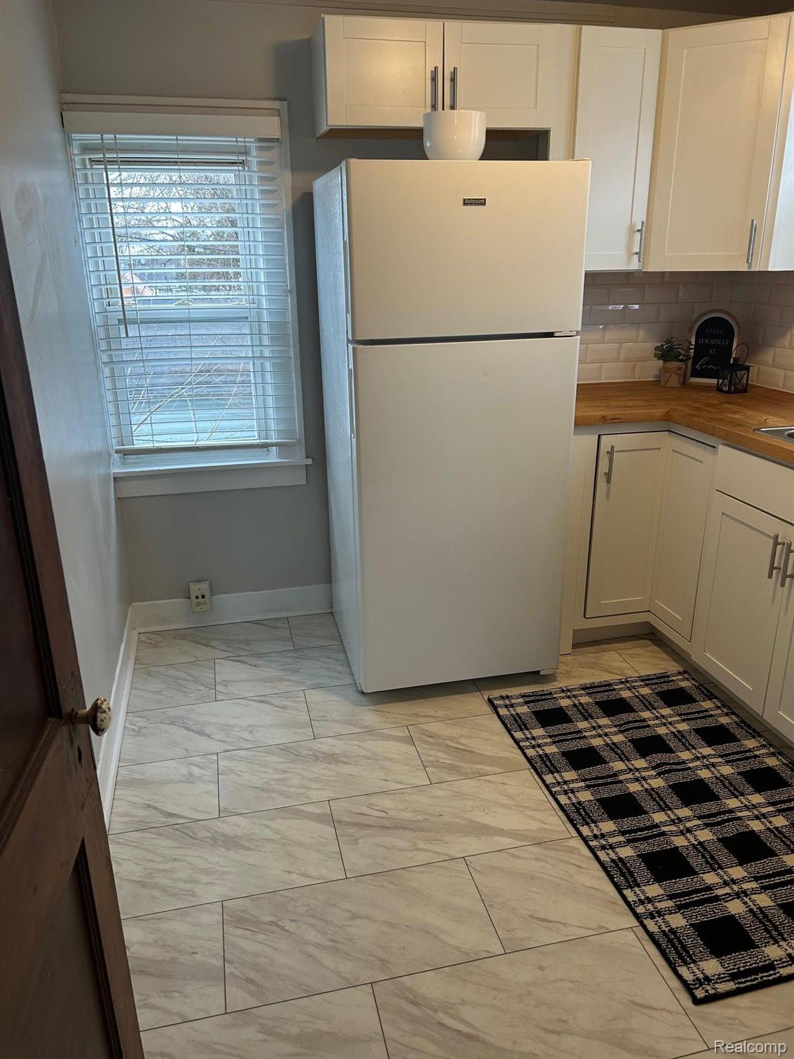 27135 DARTMOUTH Street 4