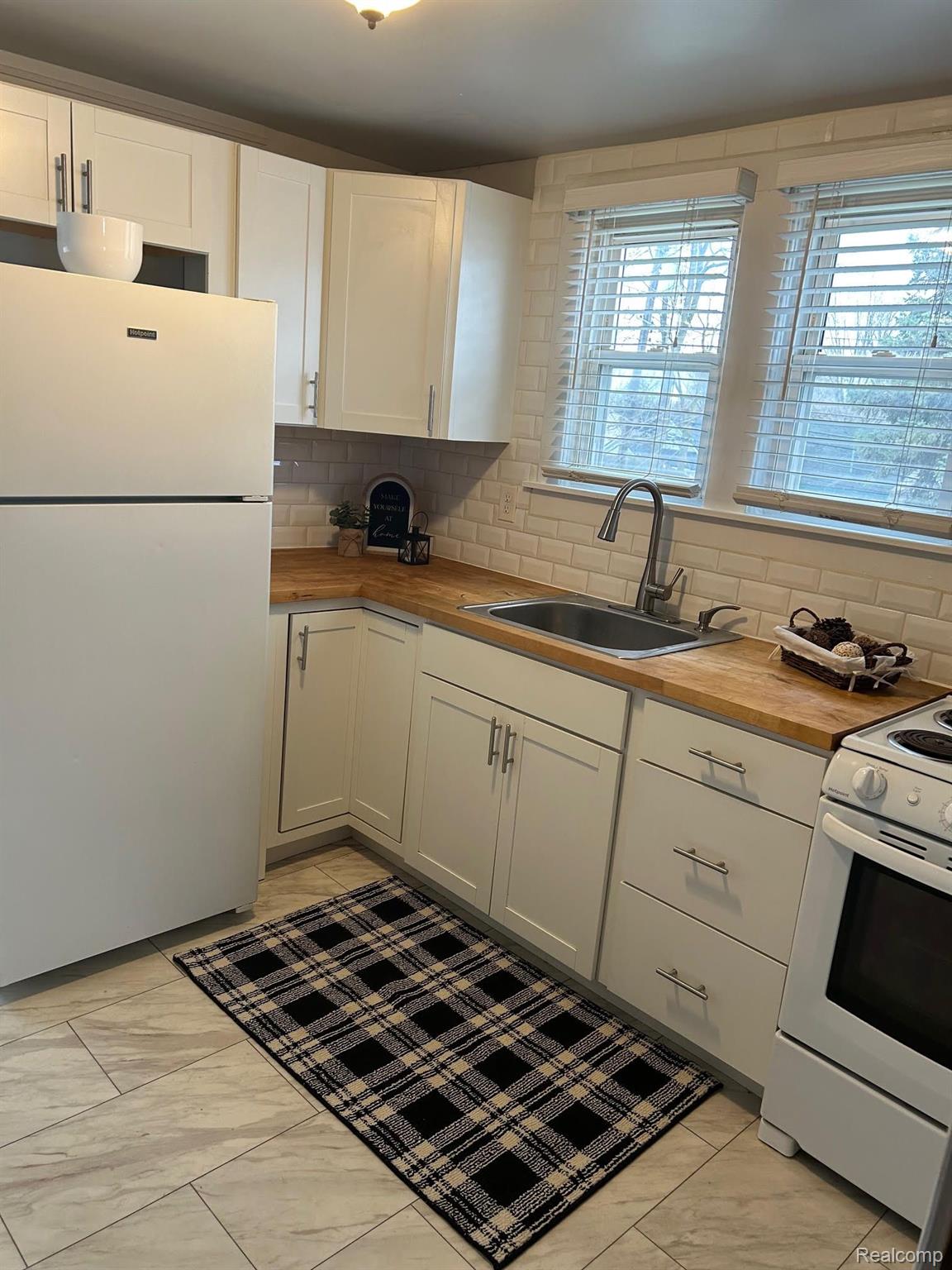 27135 DARTMOUTH Street 4