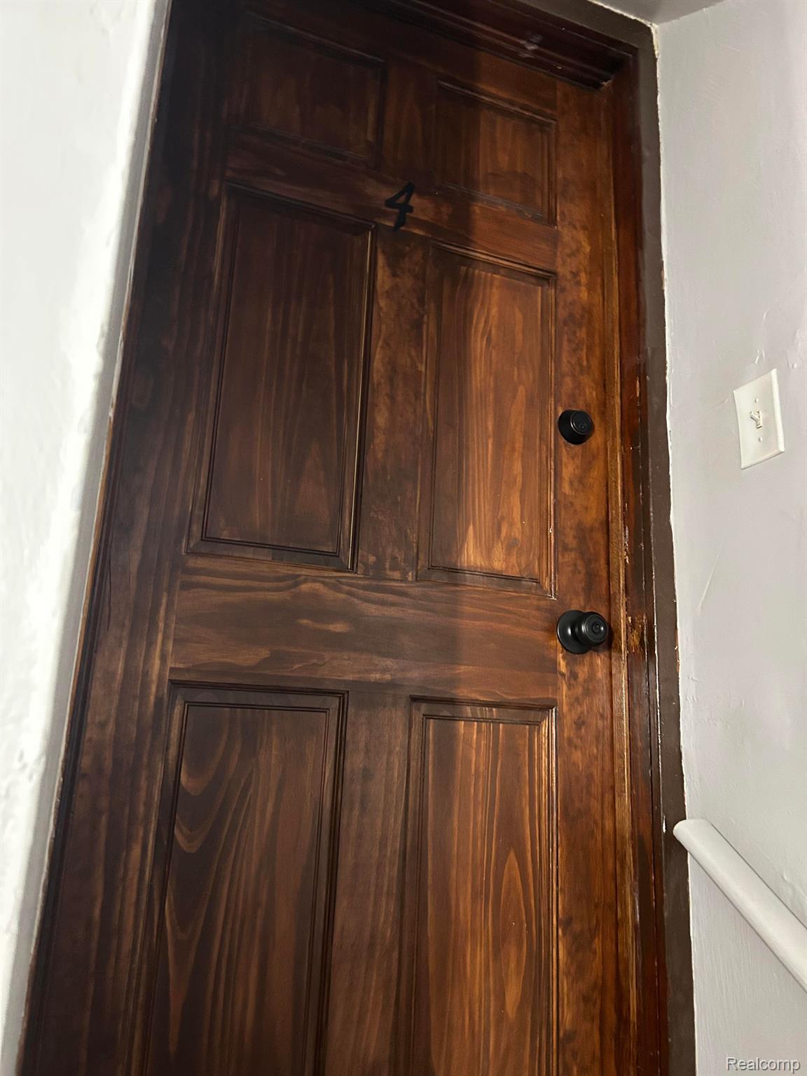 27135 DARTMOUTH Street 4