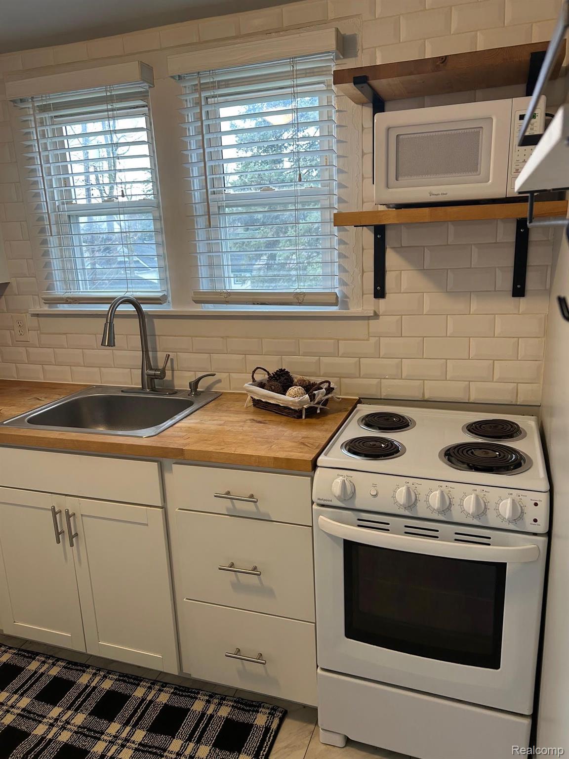 27135 DARTMOUTH Street 4