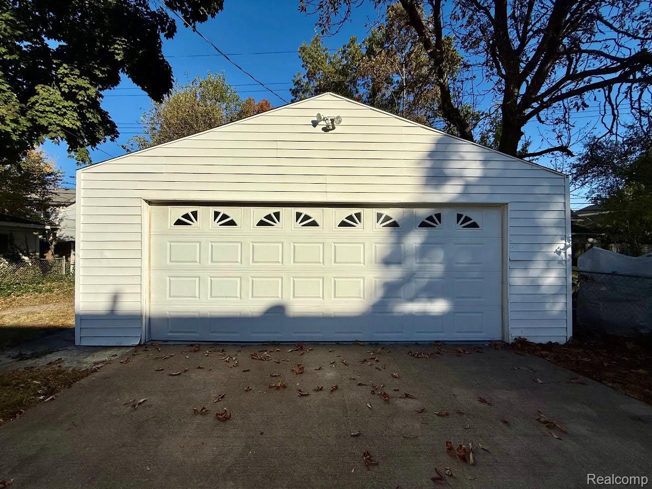 138 W Robert Avenue