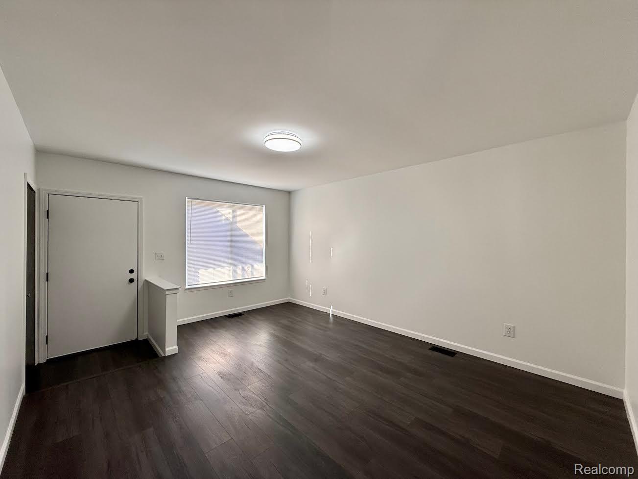 138 W Robert Avenue