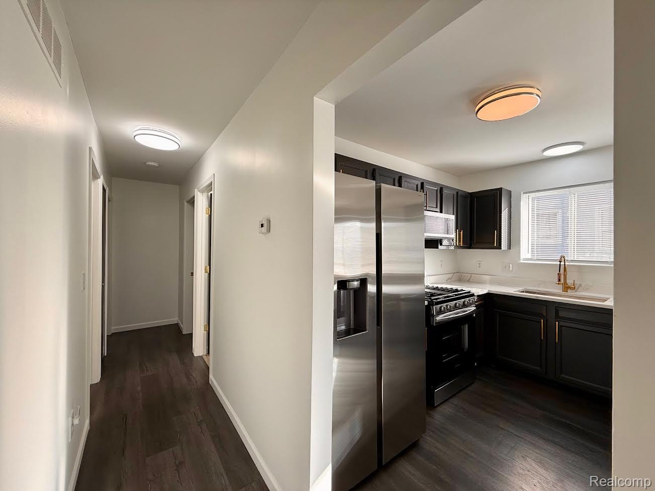 138 W Robert Avenue