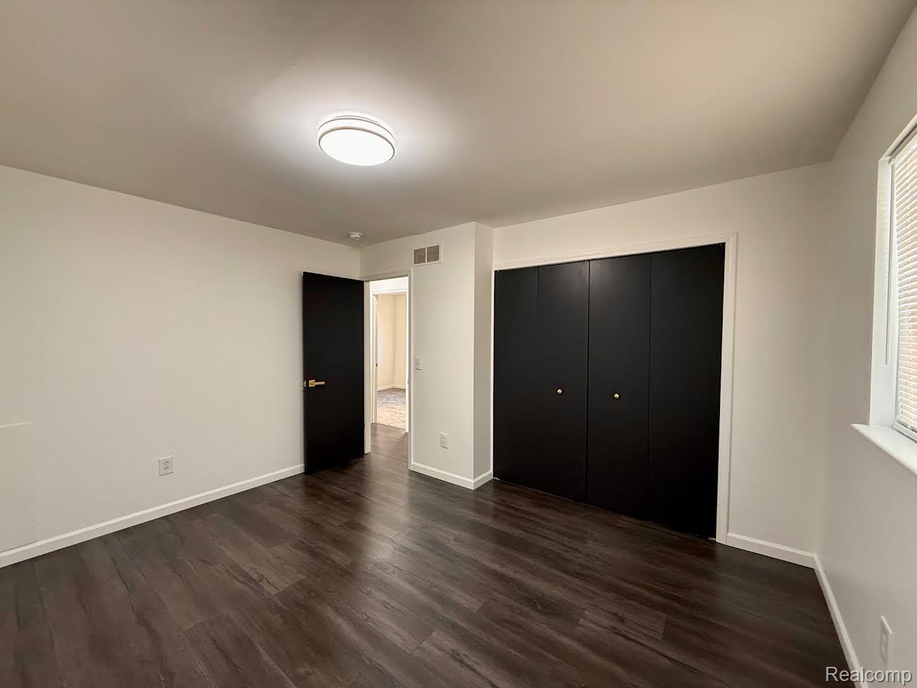 138 W Robert Avenue