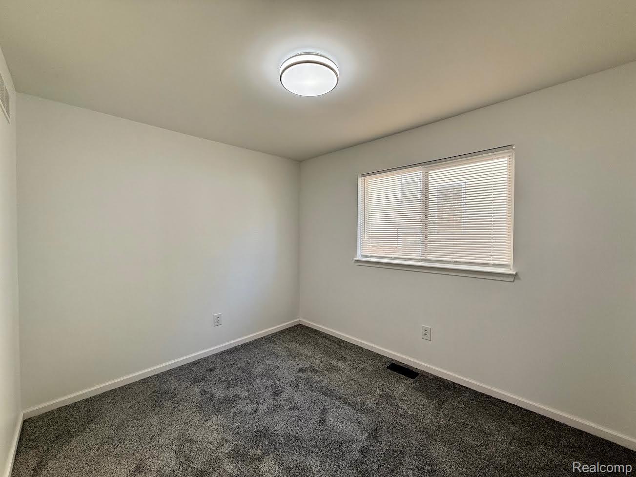 138 W Robert Avenue