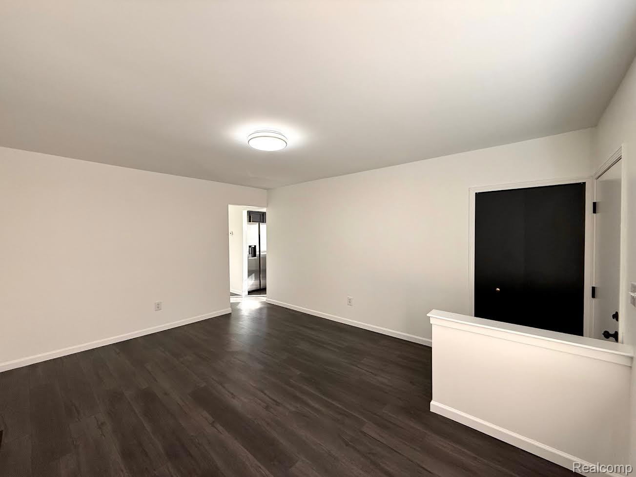 138 W Robert Avenue