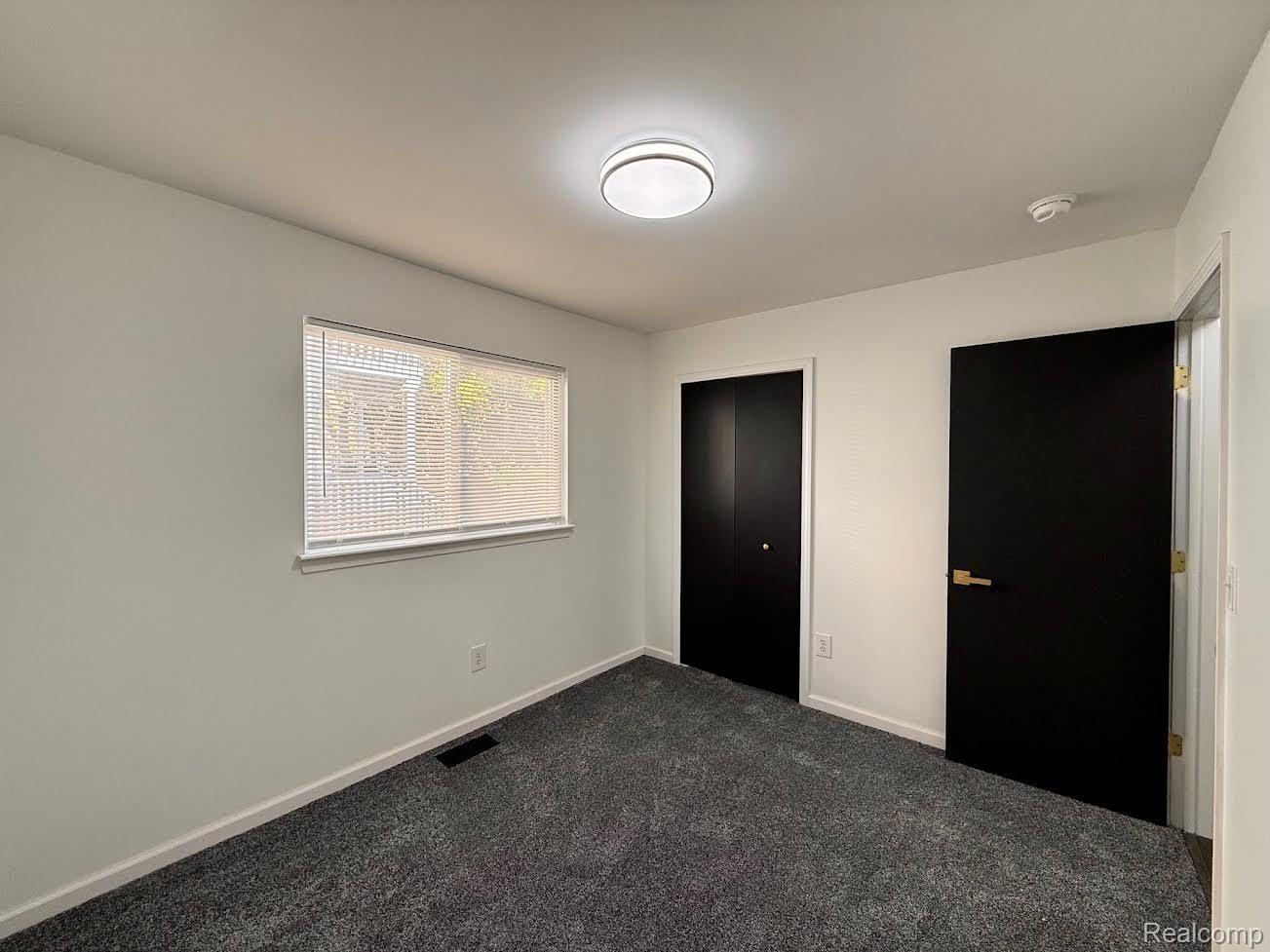 138 W Robert Avenue