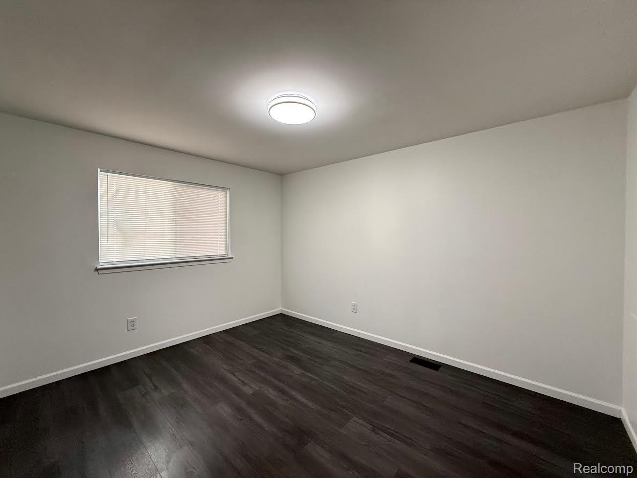 138 W Robert Avenue