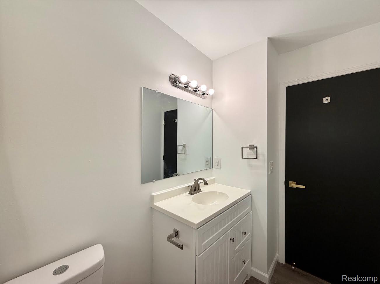 138 W Robert Avenue