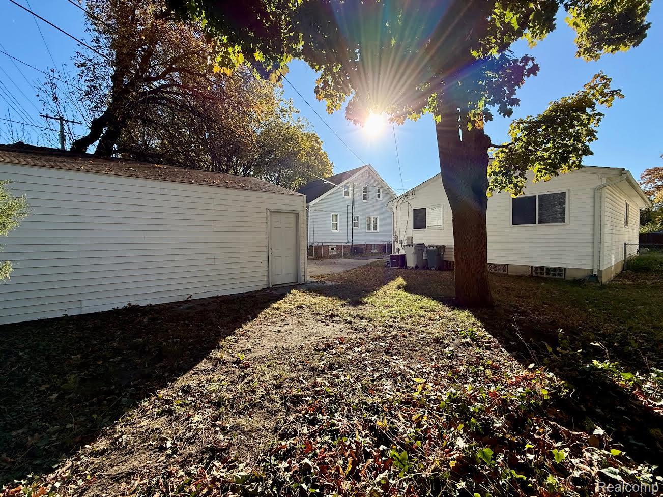 138 W Robert Avenue