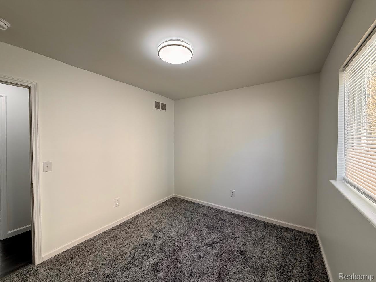 138 W Robert Avenue