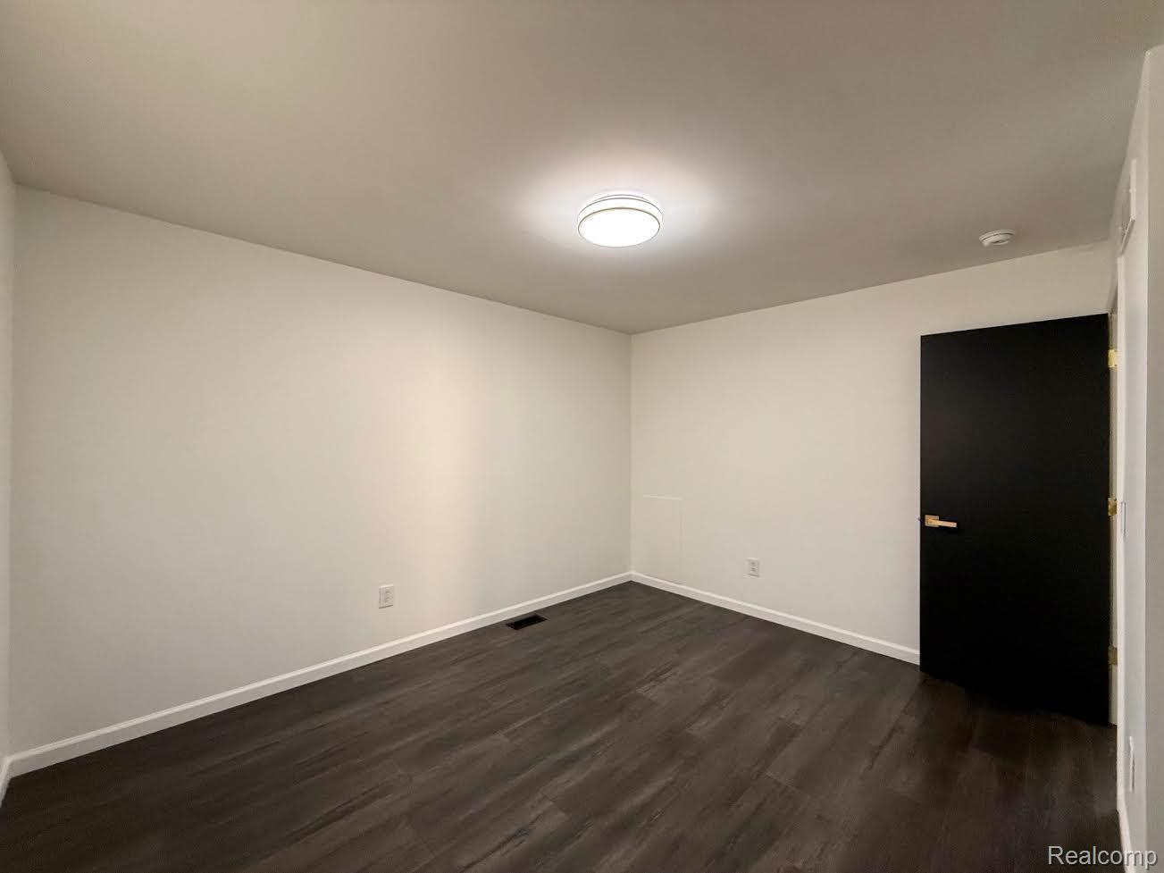 138 W Robert Avenue
