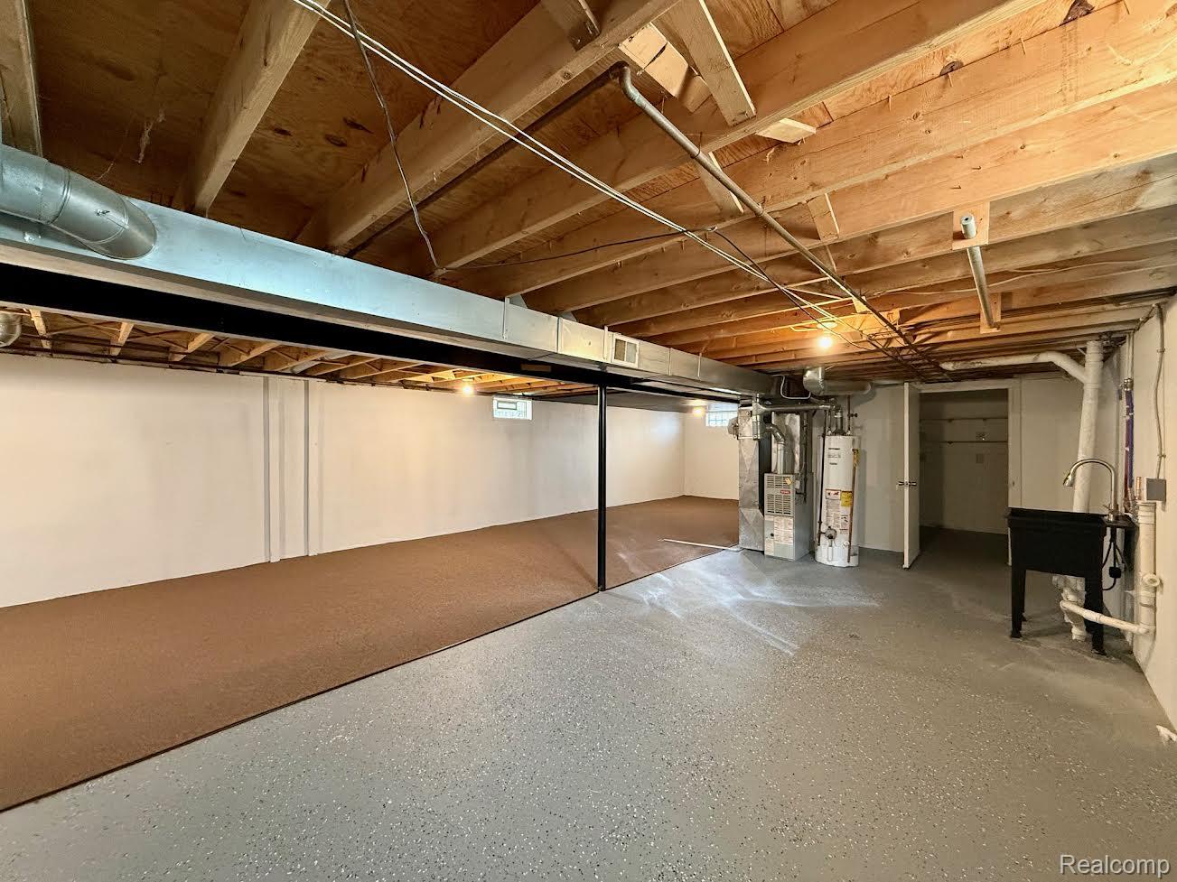 138 W Robert Avenue