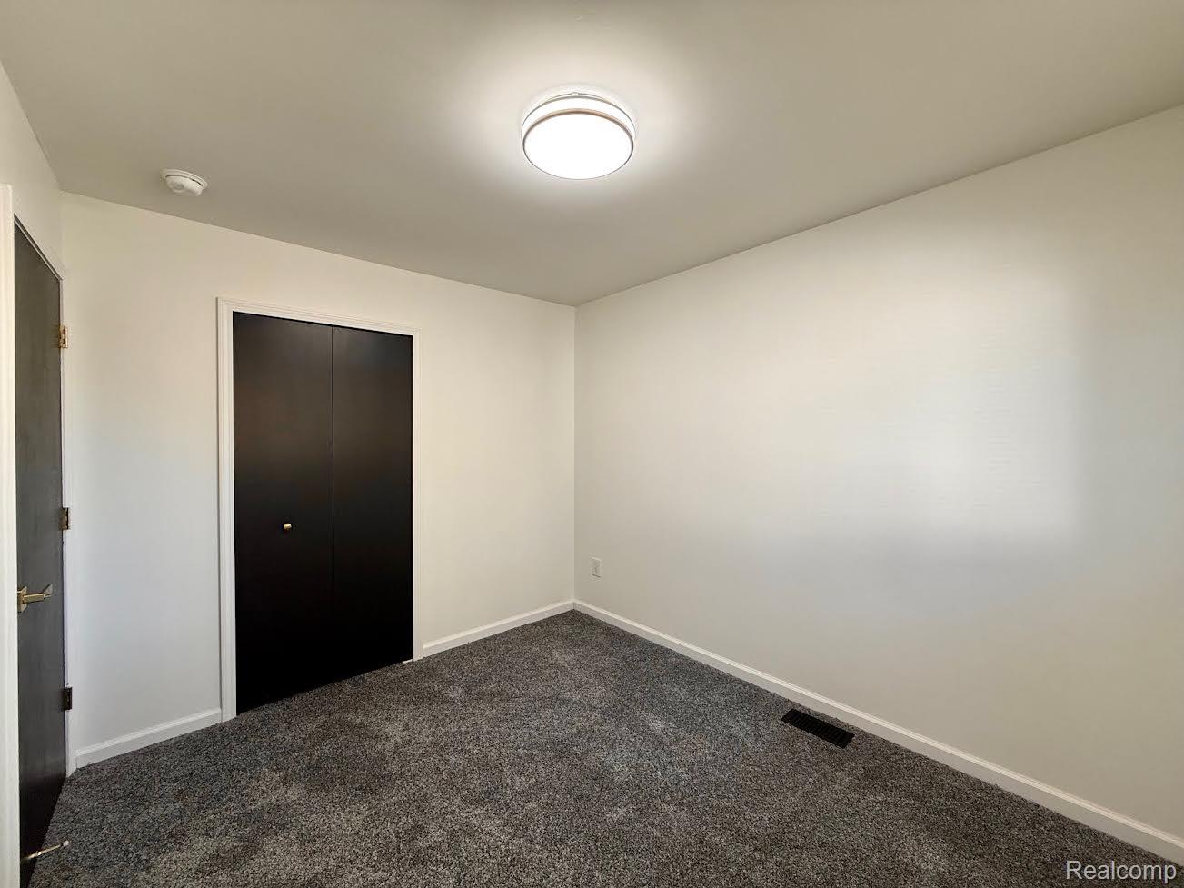 138 W Robert Avenue