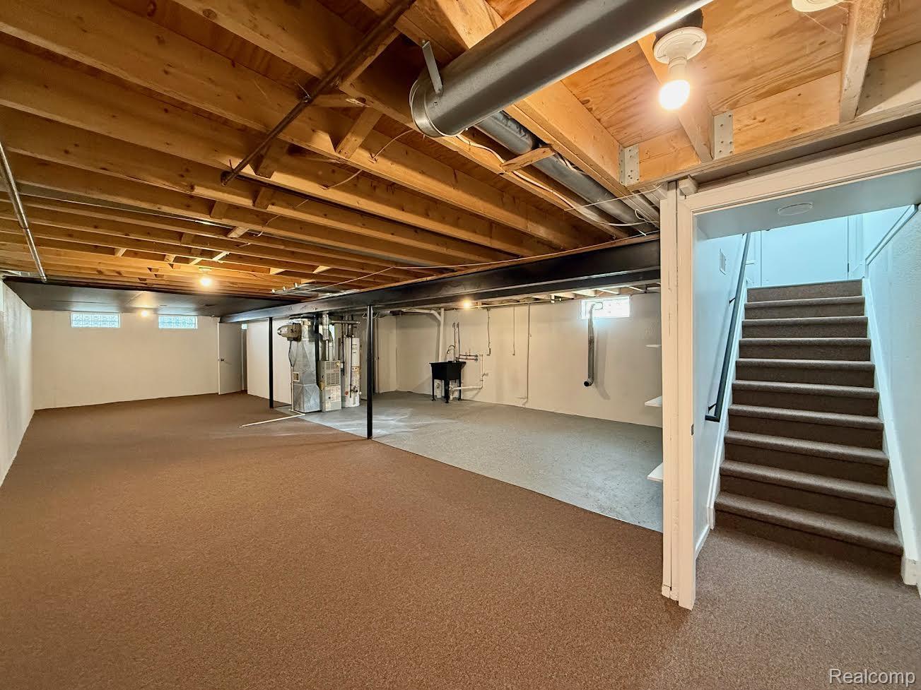 138 W Robert Avenue