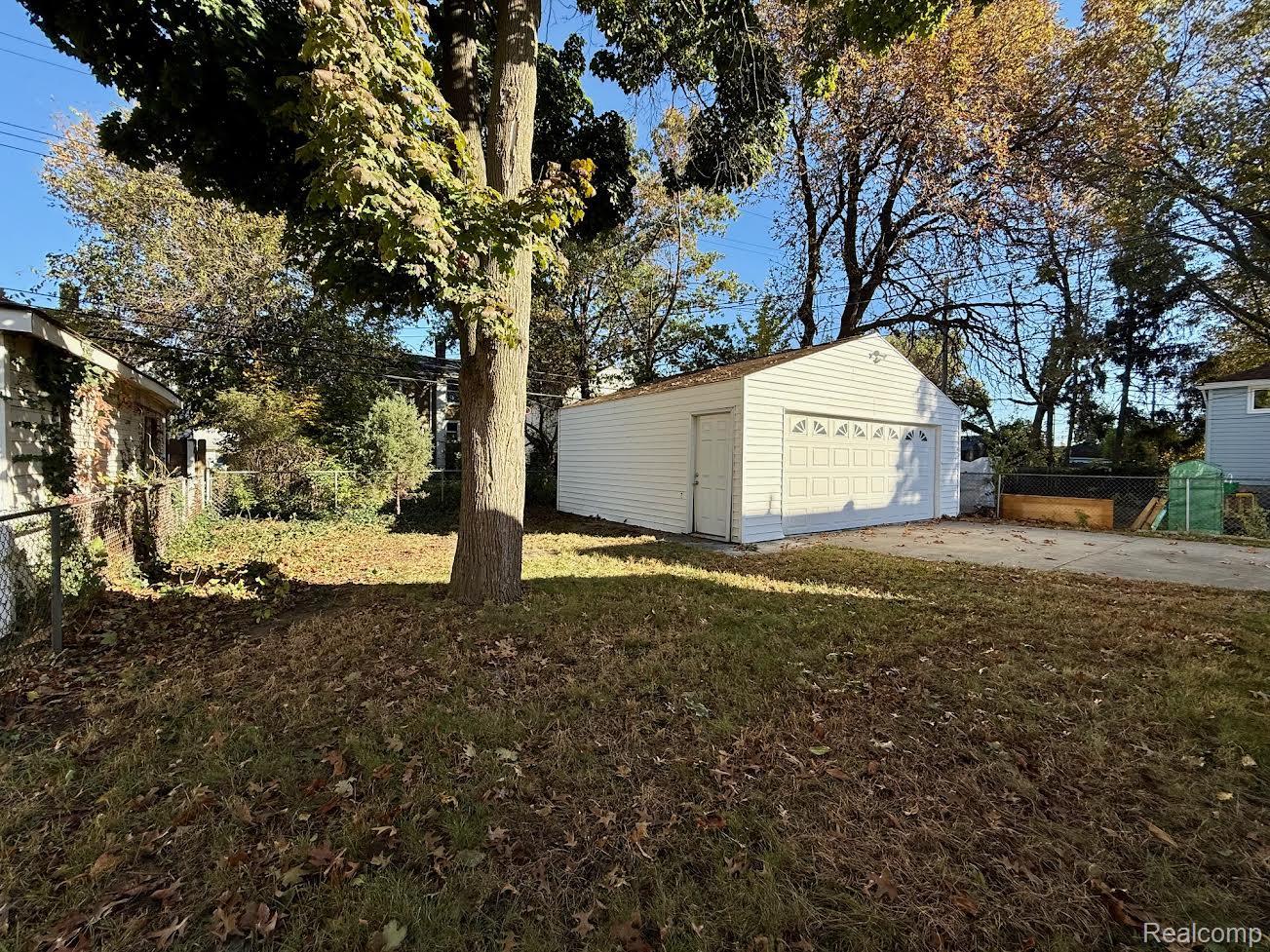 138 W Robert Avenue