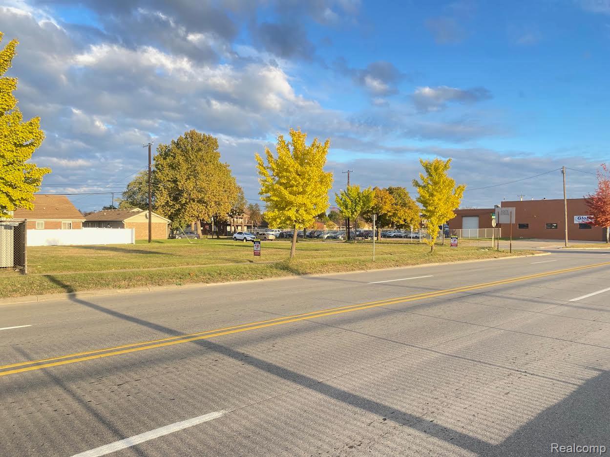 2460 Liverpool Street Wyoming Avenue