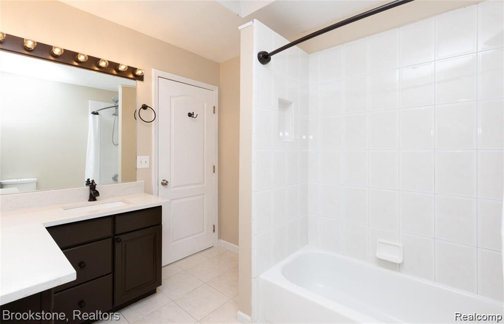 15002 Knightsbridge Drive