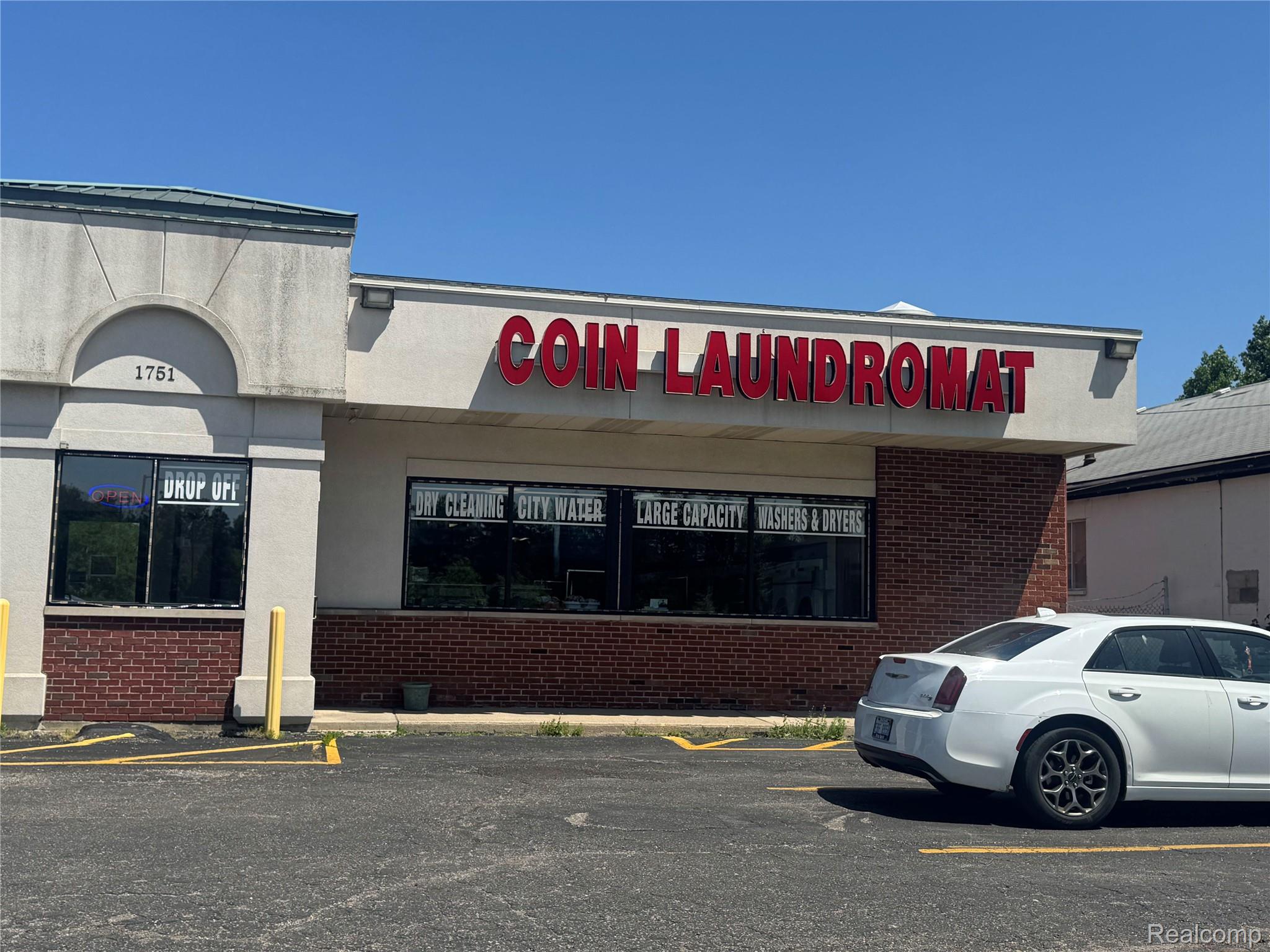 1751 E West Maple Road