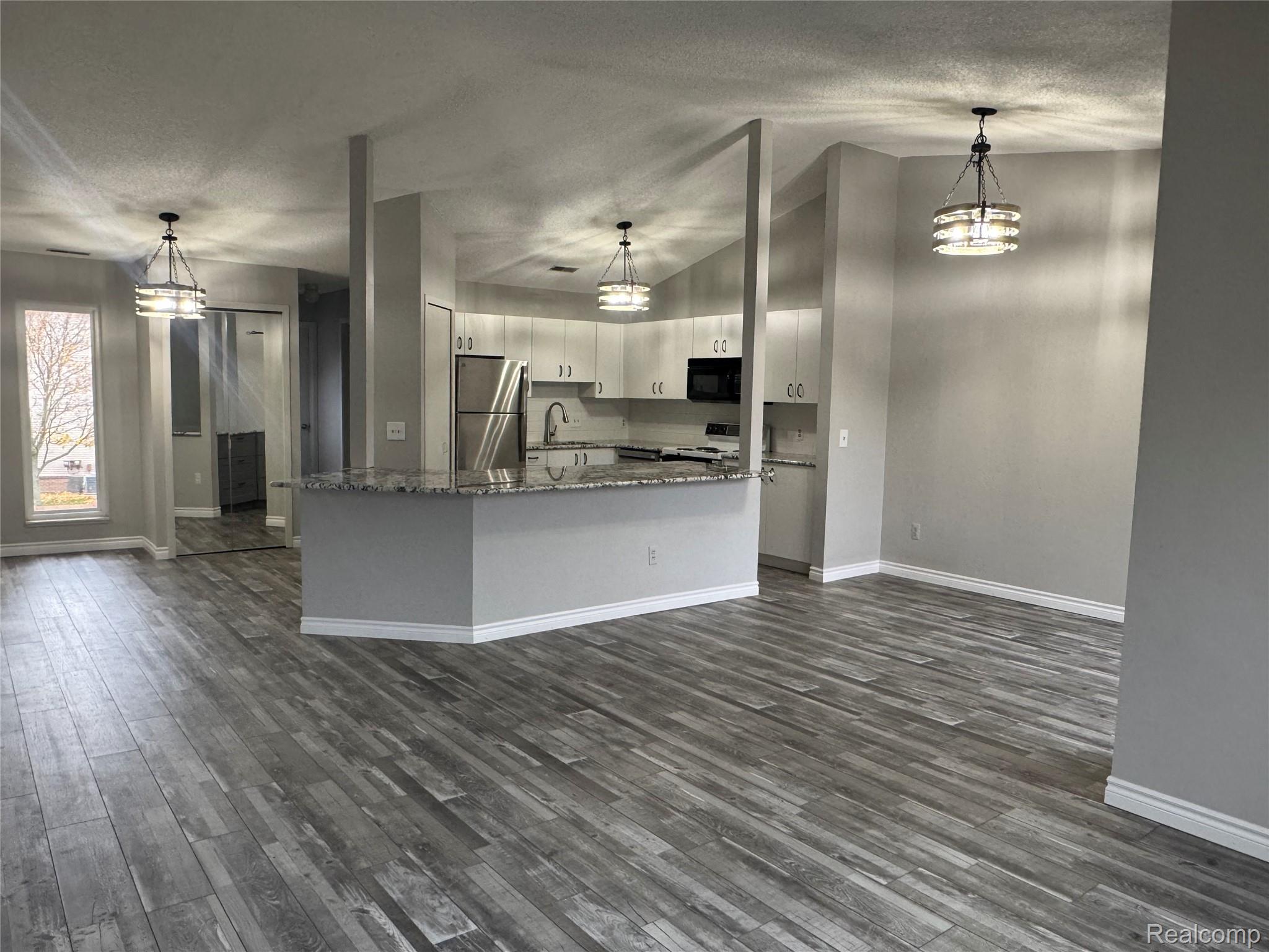 6619 Ridgefield Circle 205