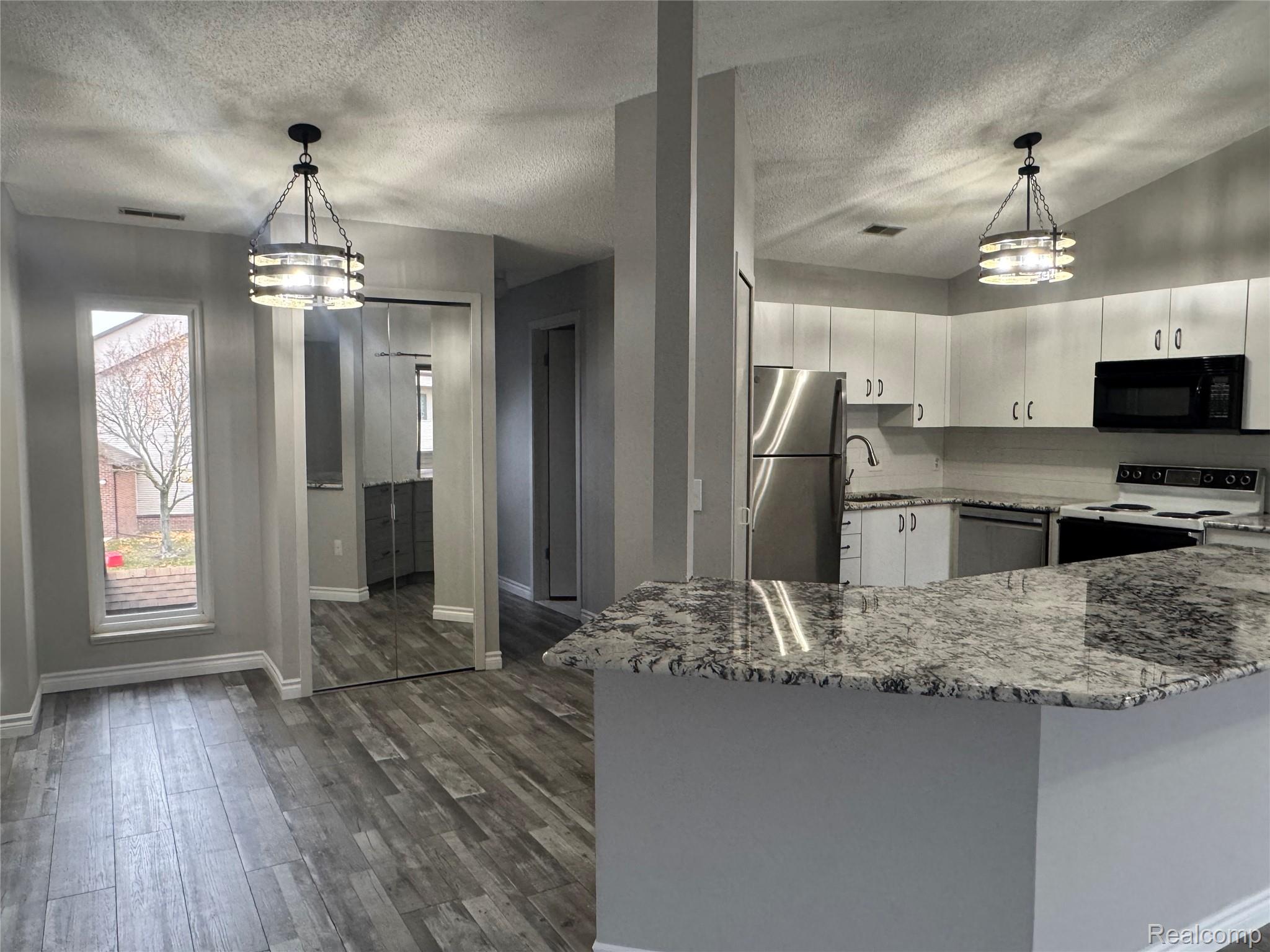 6619 Ridgefield Circle 205