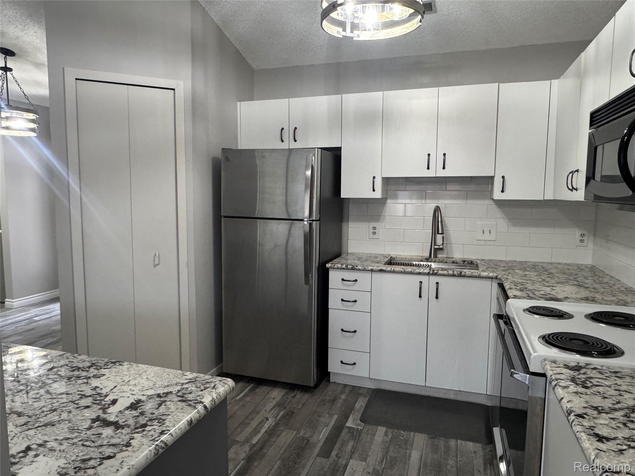 6619 Ridgefield Circle 205