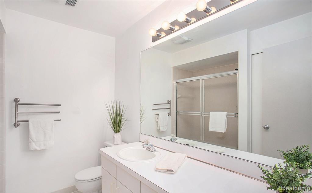 6619 Ridgefield Circle 205