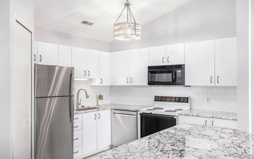 6619 Ridgefield Circle 205