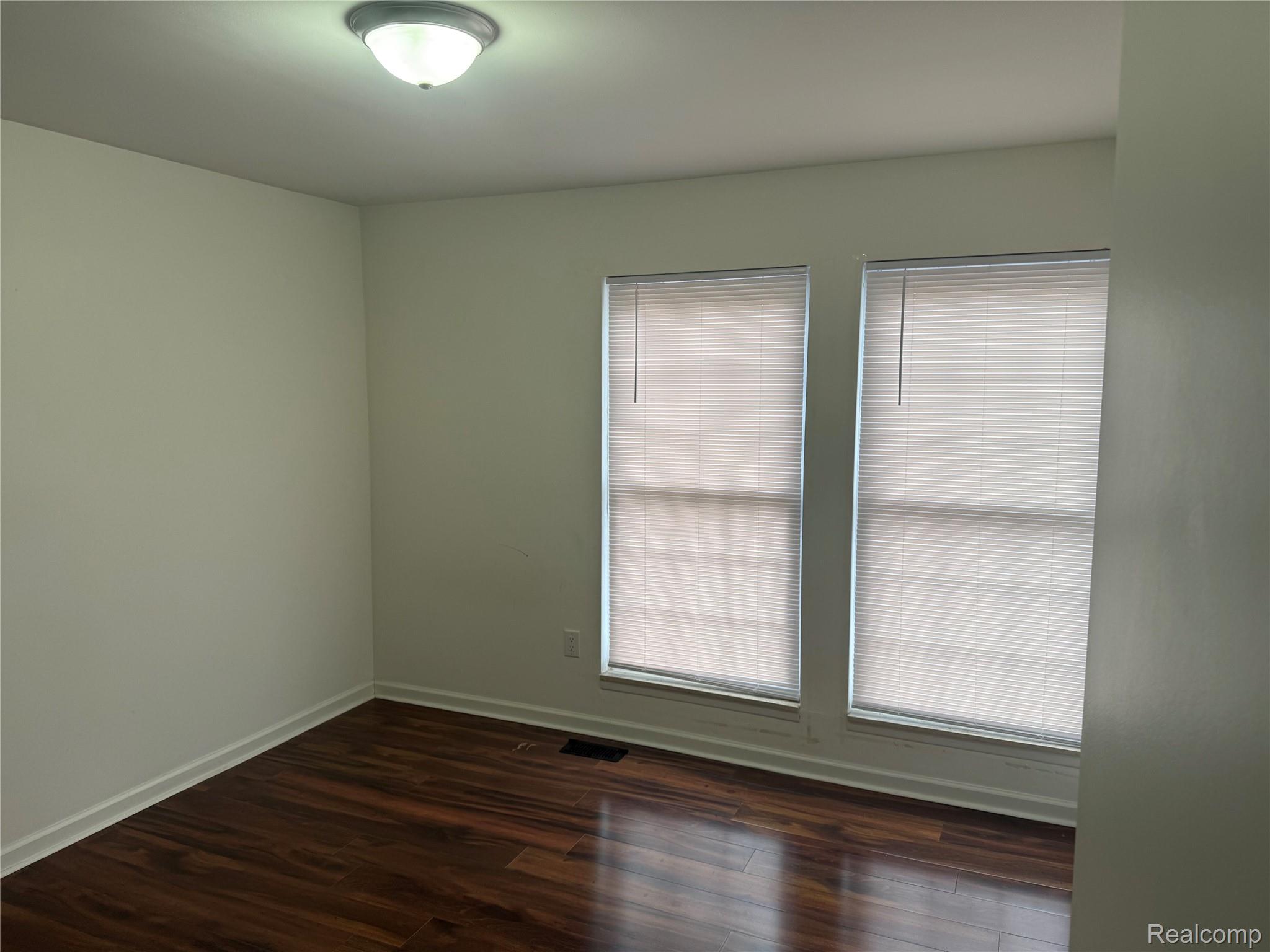 2787 Roundtree Drive