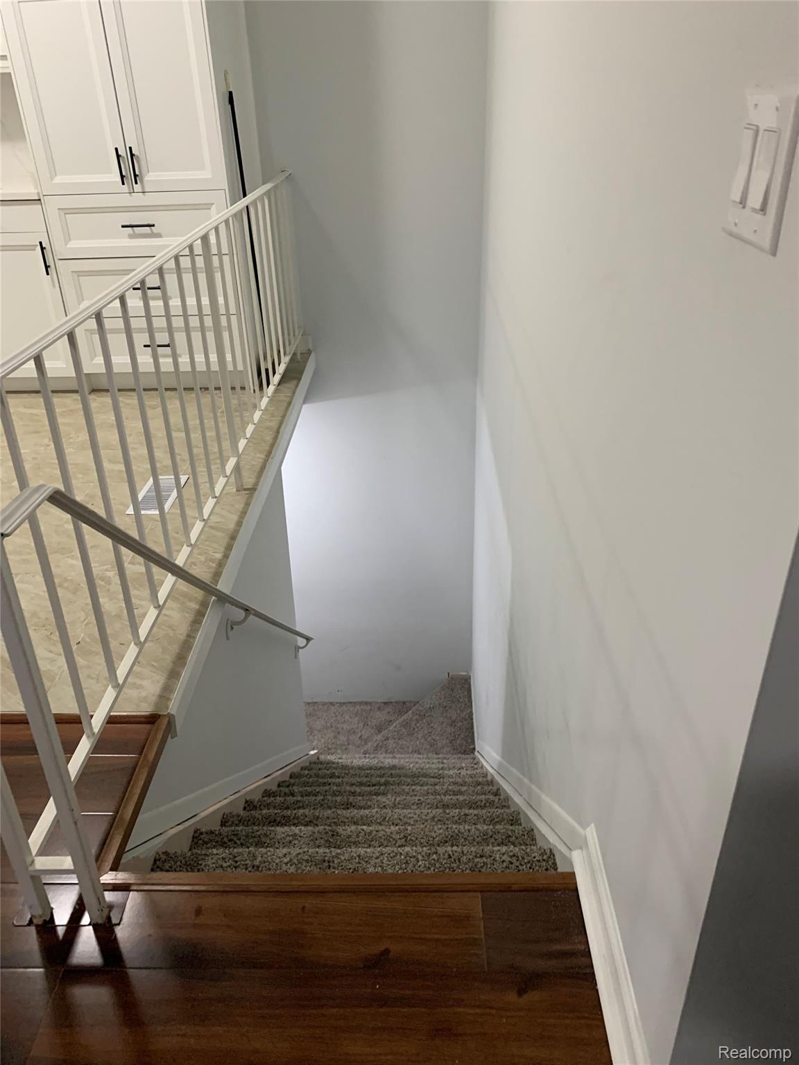 2787 Roundtree Drive