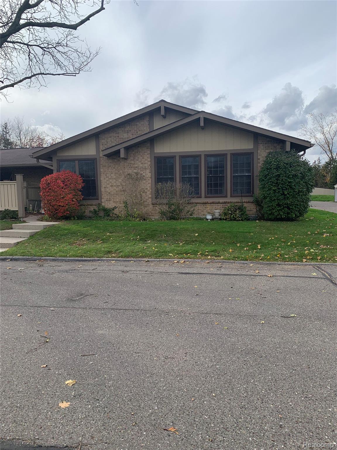 2787 Roundtree Drive