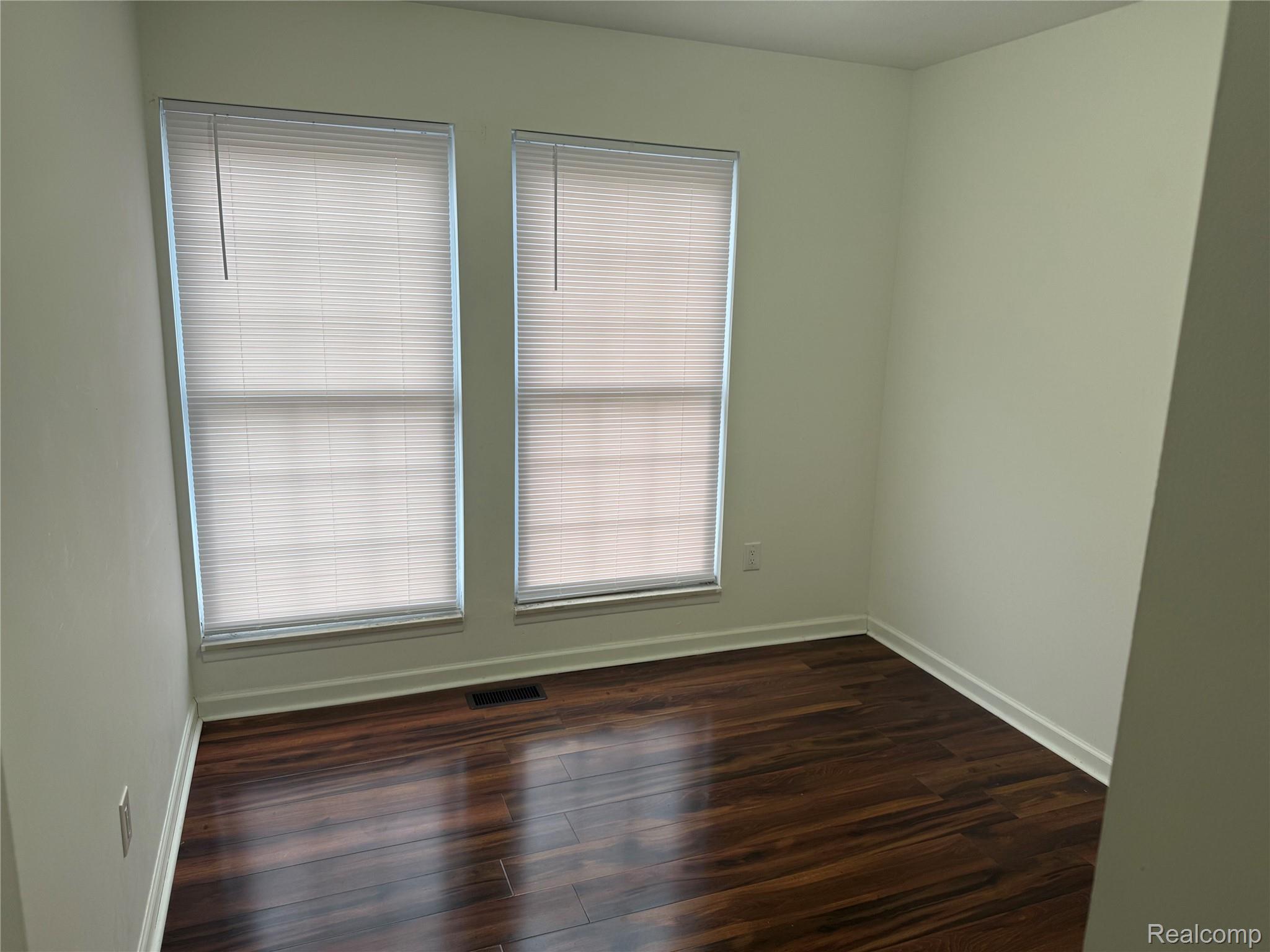 2787 Roundtree Drive