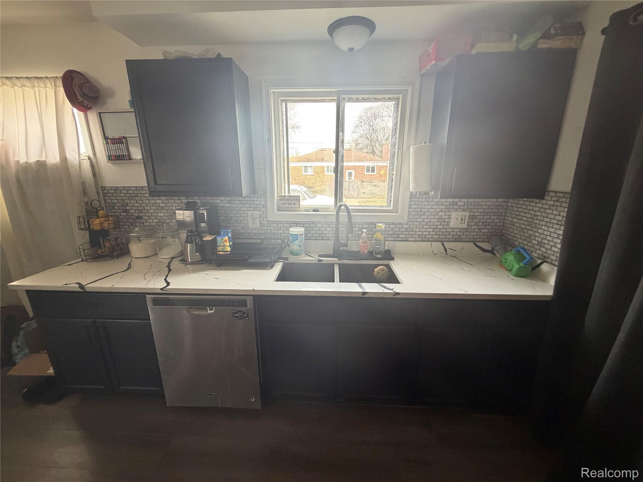 32011 Grandview Avenue