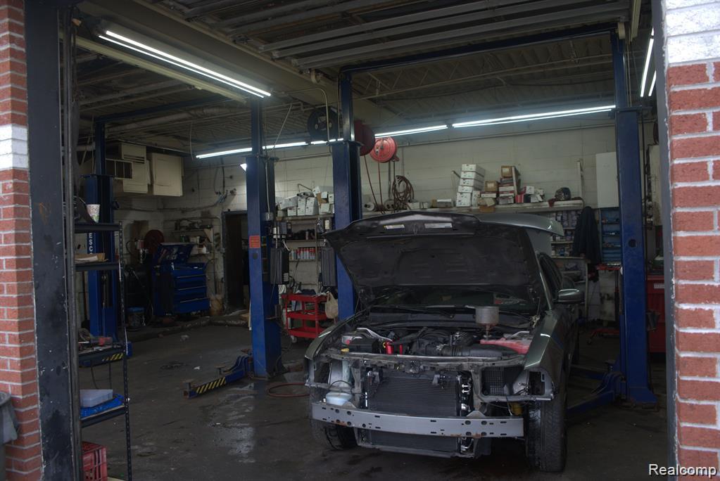 10010 Puritan Street Puritan Street