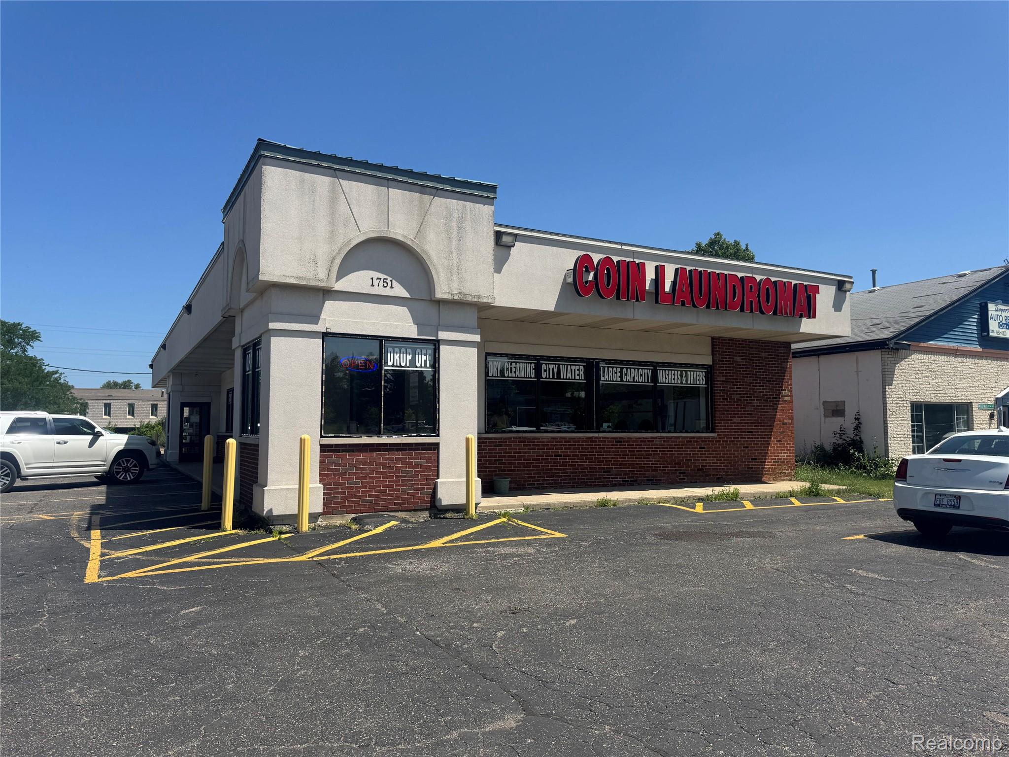 1751 E West Maple Rd Road