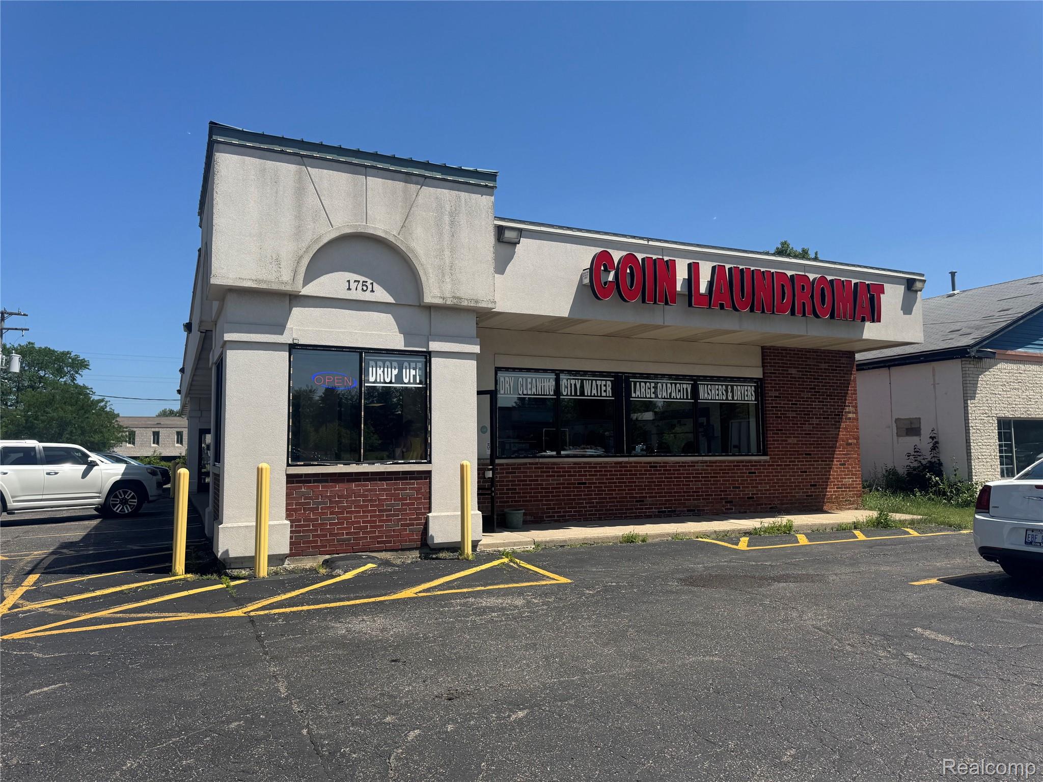 1751 E West Maple Rd Road