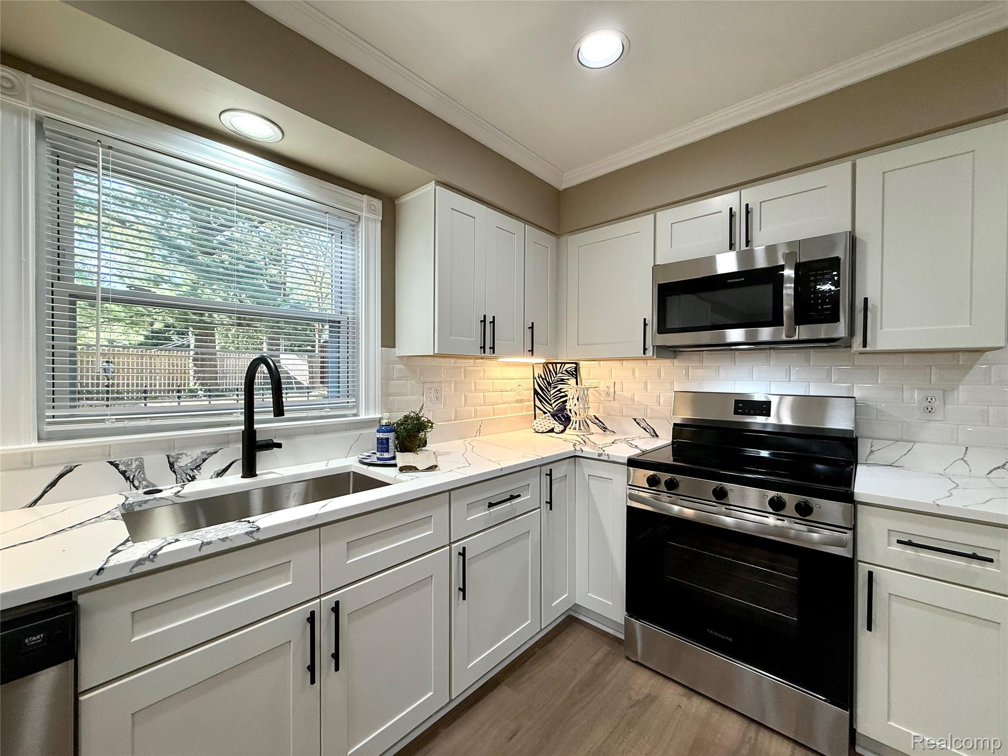 38552 Macintosh Court