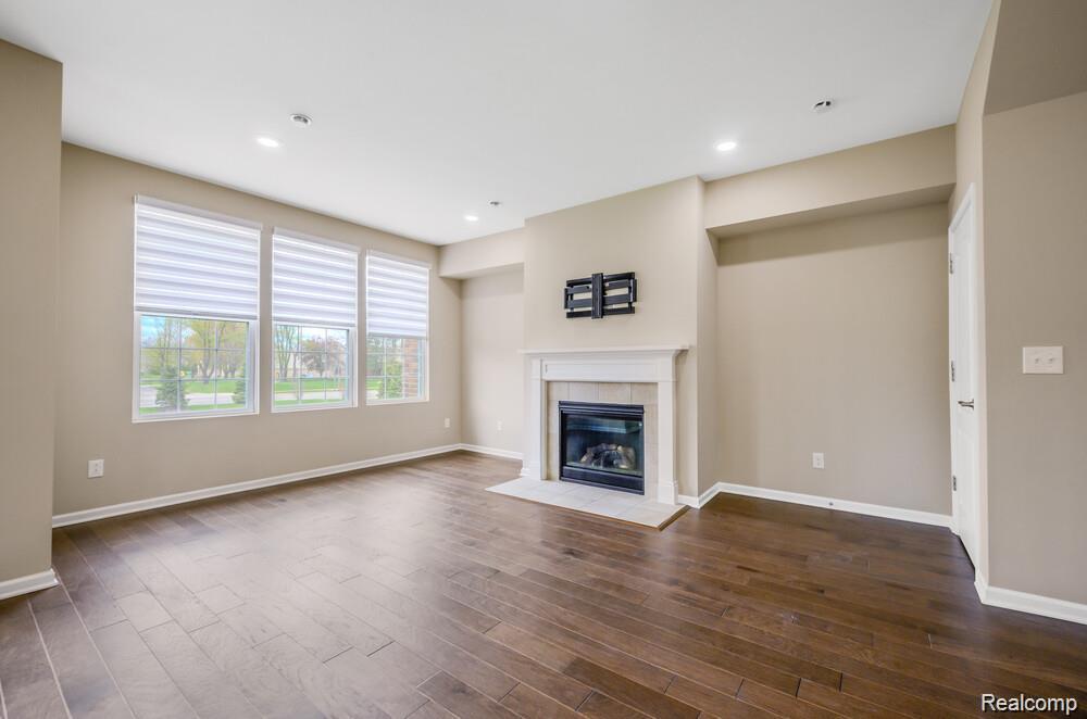 1674 Addison Circle